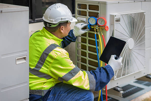 Professional Hvac technician working in Sheffield, AL